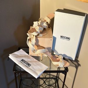 Brand New Moschino Calve Laces Shoes. Perfect For Summer, Fall And Spring! 👠